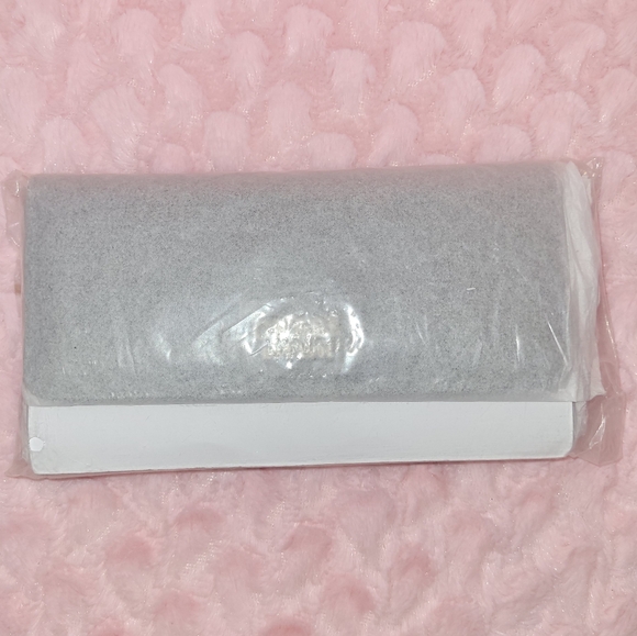 Guess Slim Trifold Wallet - Picture 15 of 16